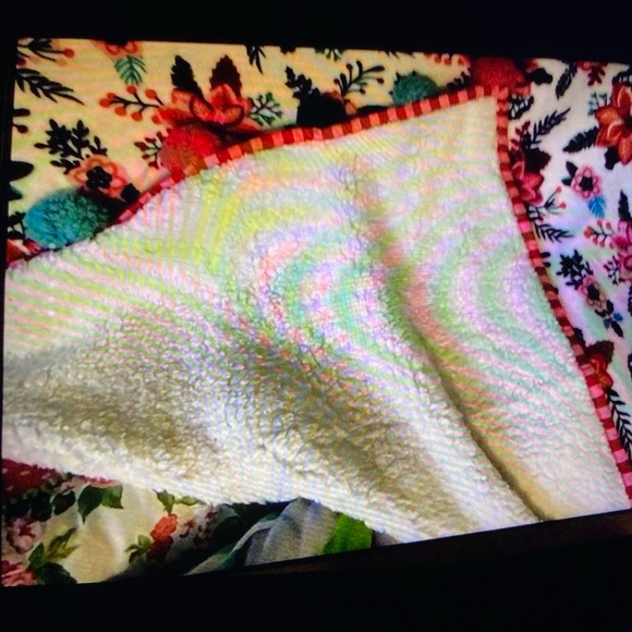 Throw - Picture 6 of 6